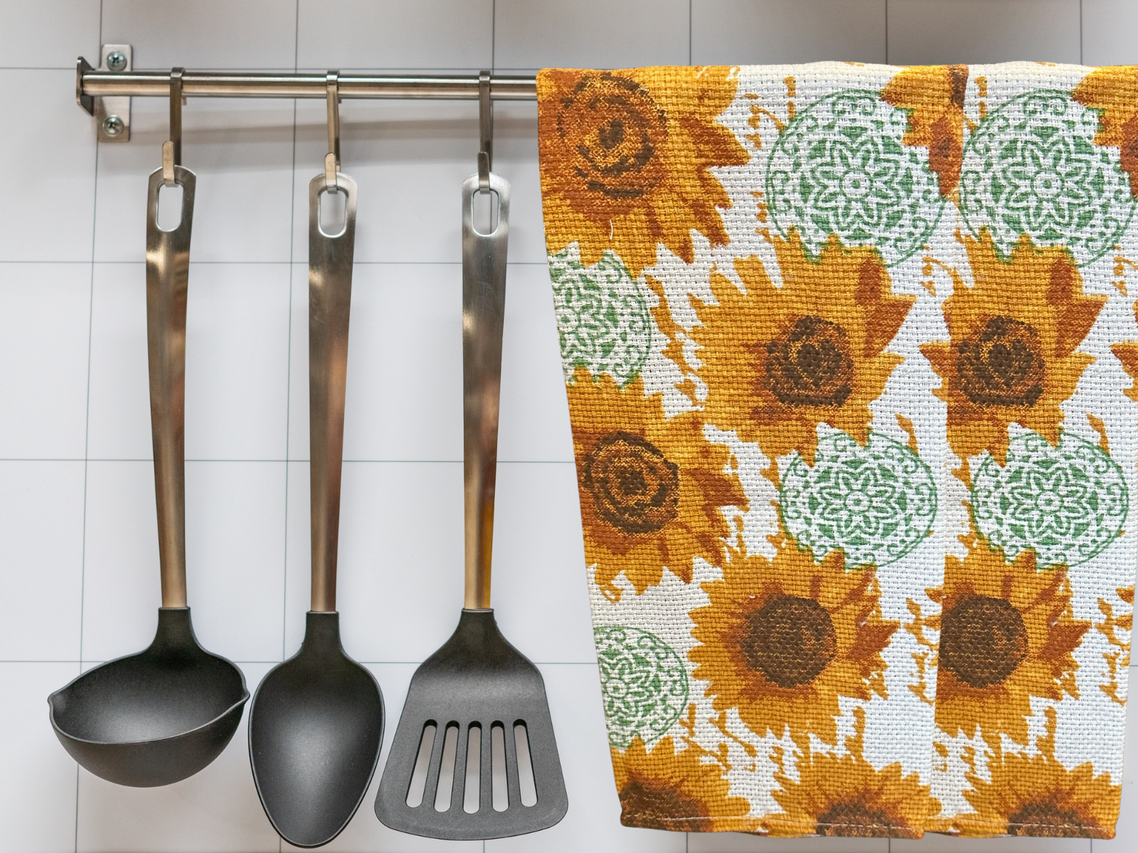 Sunflower Placemat & Kitchen Towel Set - 8 Pc Set - Comes in an Organz –  Twisted Anchor Trading Company