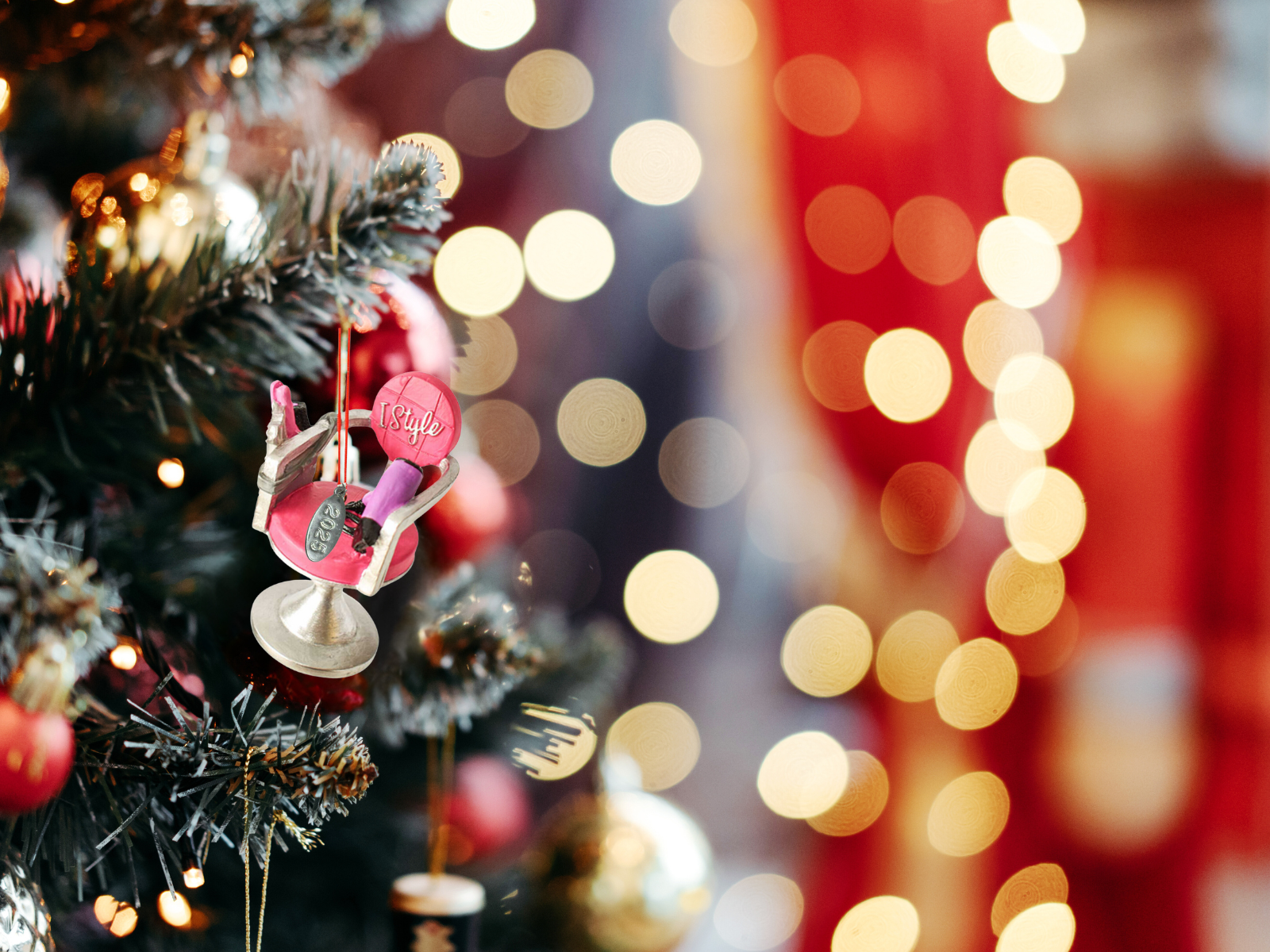 Hairdresser Christmas Ornament - Hairstylist Chair with 2025 Tag, In Gift Box